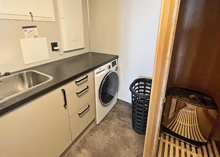 7 Person In Huglo-by Traum *